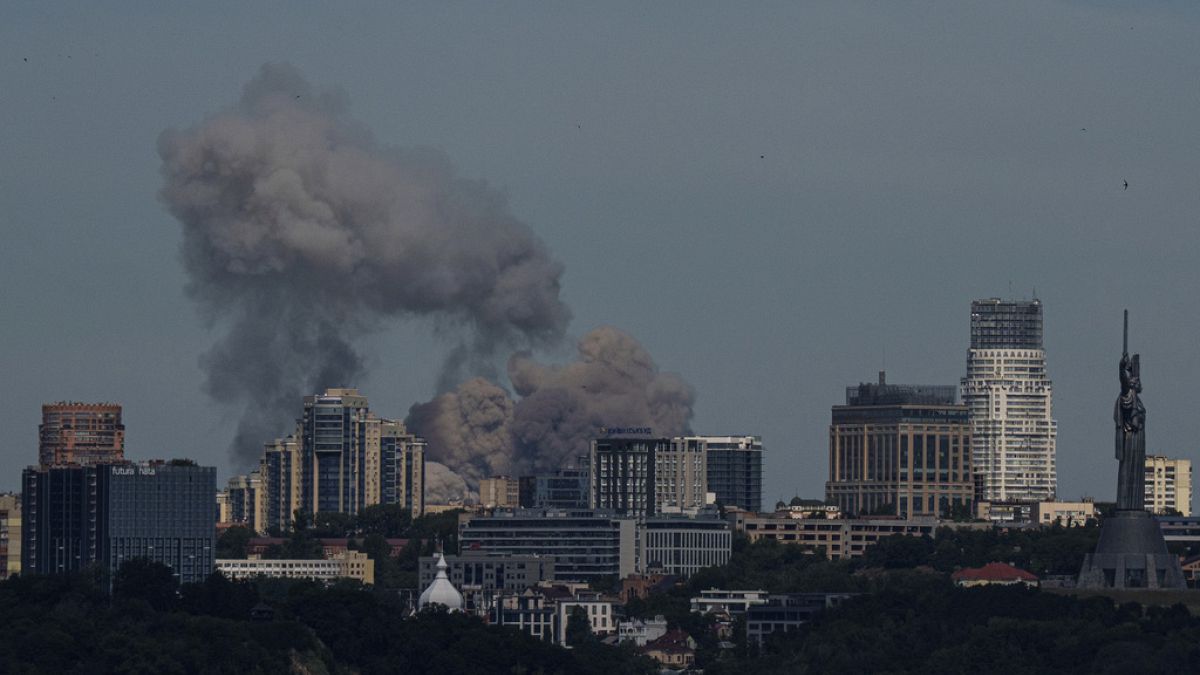 Rusya, kritik NATO zirvesi öncesinde Kiev'i hipersonik füzelerle vurdu