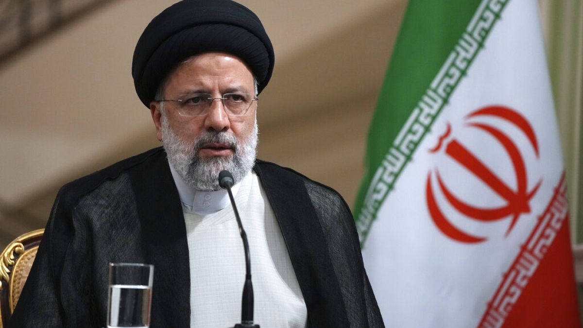 İran Cumhurbaşkanı Raisi'yi taşıyan helikopter konvoyunda kaza: Raisi'nin durumu bilinmiyor