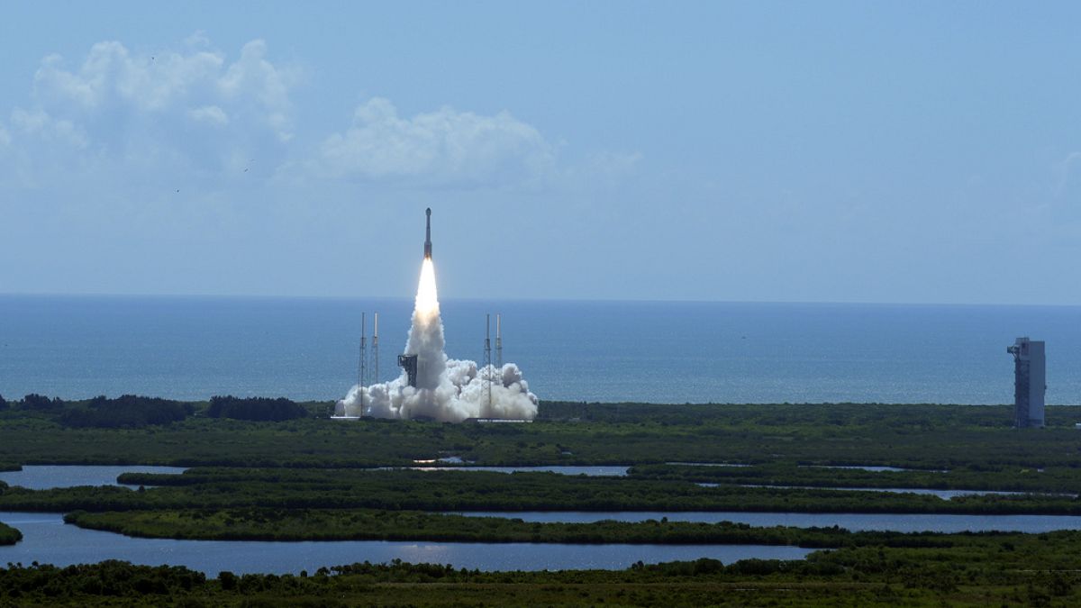 Boeing'in iki astronotu taşıyan Starliner mekiği ilk kez uzaya fırlatıldı