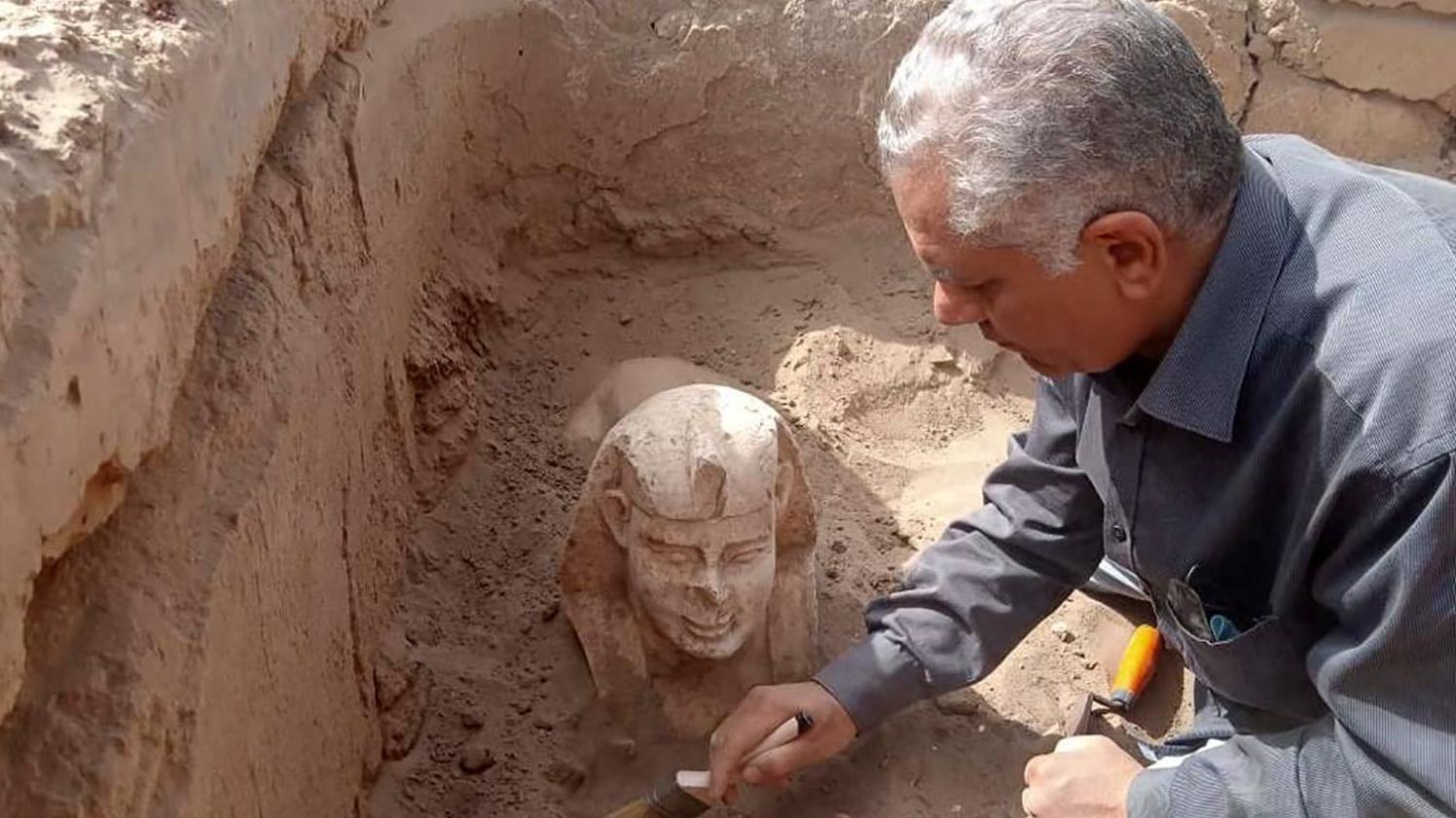 Mısır'da sahte 'şeyhler' antik bir mezarı açmak için 8 yaşındaki bir çocuğu ellerini keserek öldürdü - Son Dakika Dünya Haberleri