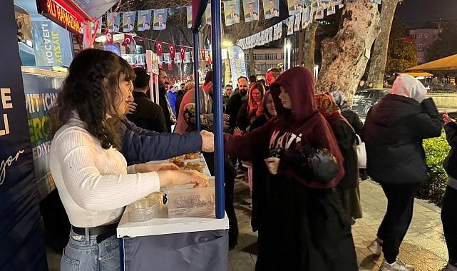AK Parti İzmit ilçesinde her akşam lokma dağıtımı yapılıyor - GÜNDEM