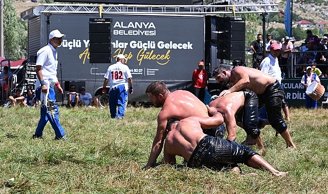 Başkan Böcek Alanya Gökbel Yağlı Güreşleri'nde - SPORT