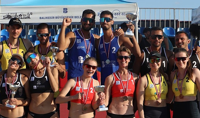 Club TVF U20 2024 Türkiye Voleybol Şampiyonası Balkan kadınlar ve erkekler plaj voleybolu şampiyonası ödül töreni Ören Plajı'nda yapıldı - SPORT