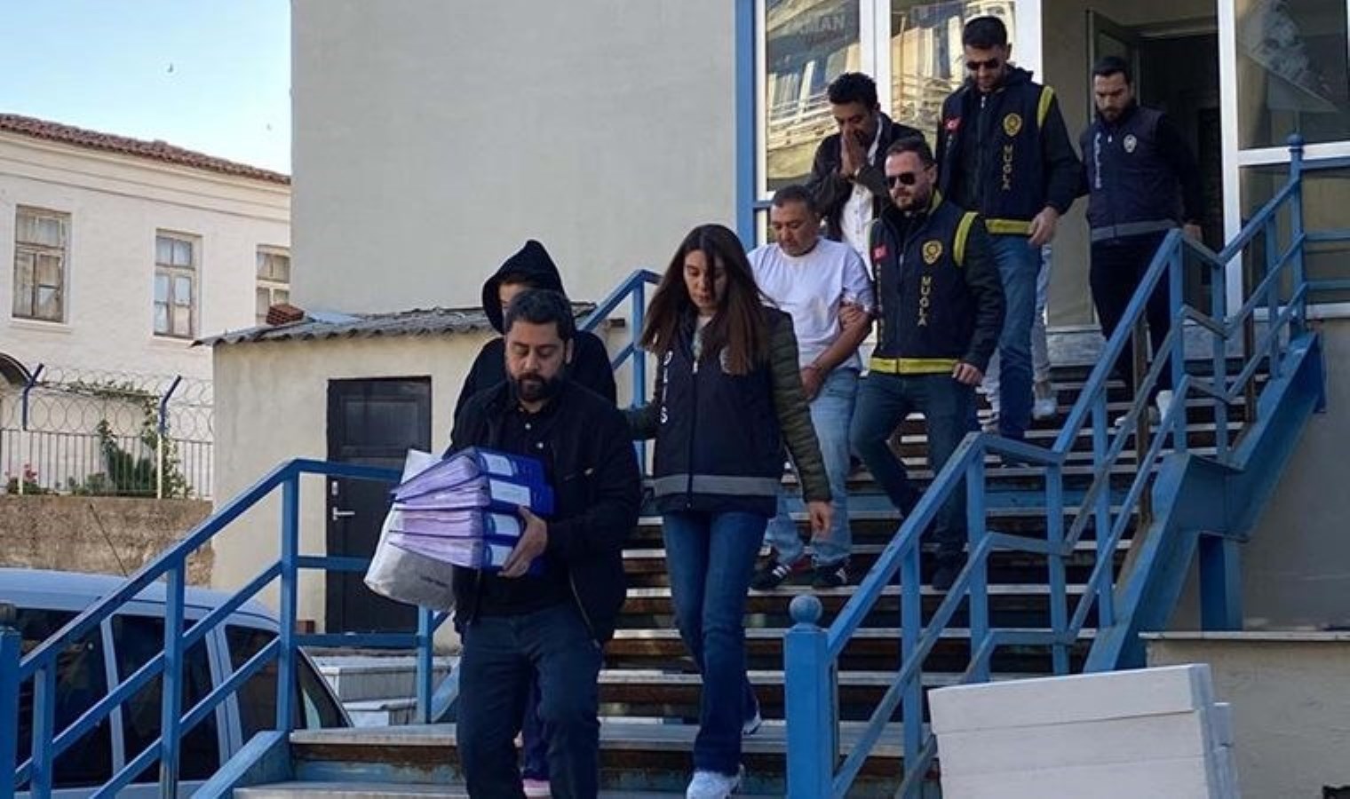 Kadınlara fuhuş yaptırmak için şantaj yapan 5 şüpheli tutuklandı - Son Dakika Türkiye Haberleri
