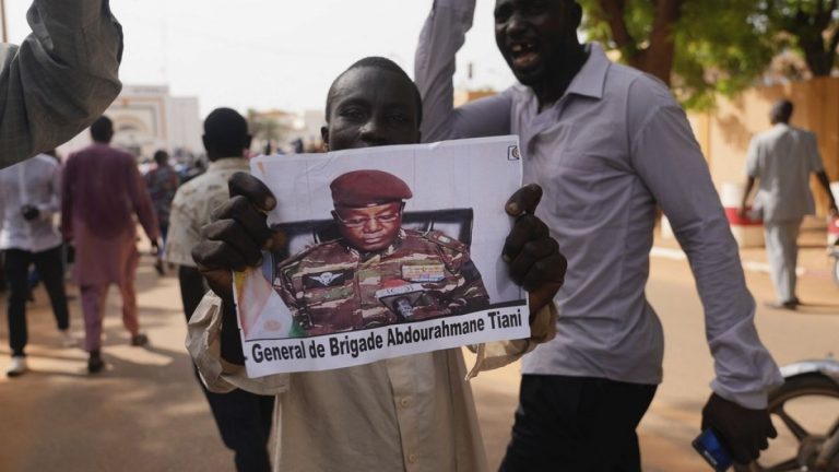 Afrika: Cunta yönetimindeki Nijer, Mali ve Burkina Faso ortak askeri güç kurdu