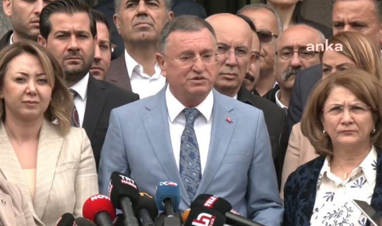 Lütfü Savaş’tan YSK önünde açıklama: Seçimleri “oldu bittiye” dönüştürmeye çalışıyorlar – Son Dakika Siyaset Haberleri