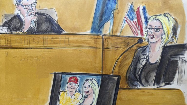 Porno yıldızı Daniels, Trump'ın “sessizlik” davası kapsamında ifade verdi