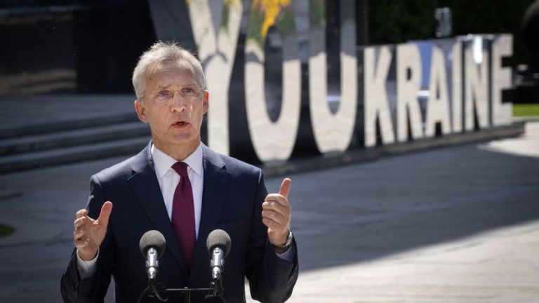 NATO üyeleri Ukrayna'nın Rusya'ya saldırmak için NATO silahlarını kullanma yeteneğini tartışıyor
