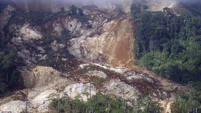 Papua Yeni Gine'de toprak kayması: Çok sayıda ev yer altında kaldı, yüzlerce can kaybı