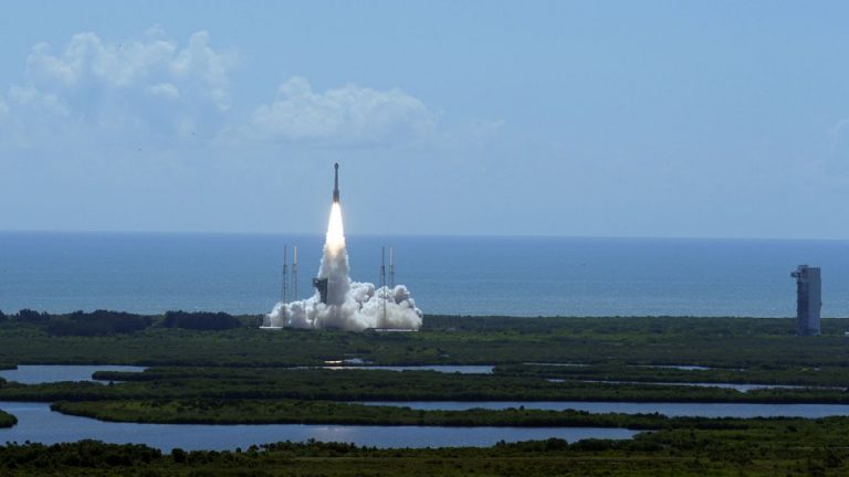 Boeing'in iki astronotu taşıyan Starliner mekiği ilk kez uzaya fırlatıldı