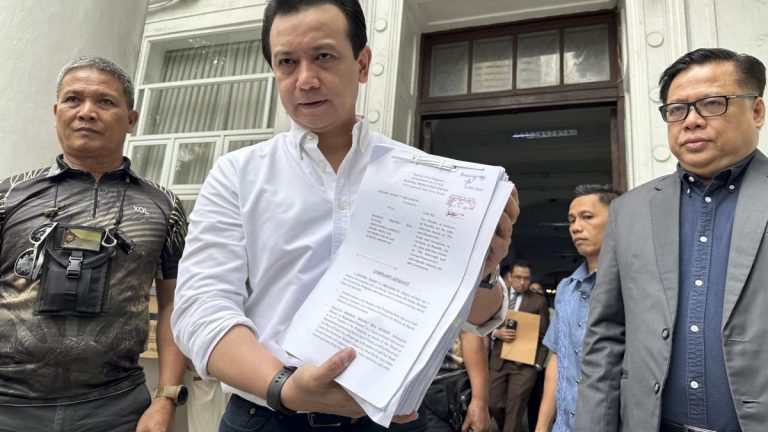 Eski Filipin Devlet Başkanı Duterte, hükümet ihalelerini destekçilerine vermekle suçlanıyor
