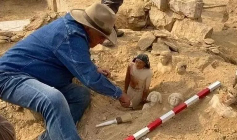Mısır'da sahte 'şeyhler' antik bir mezarı açmak için 8 yaşındaki bir çocuğu ellerini keserek öldürdü – Son Dakika Dünya Haberleri