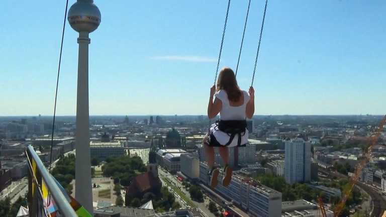 Video.  Berlin'in yeni cazibesi: Avrupa'nın en yüksek salınımı
