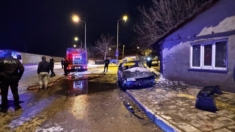 Edirne'de yanan otomobilde 4 kişi hayatını kaybetti
