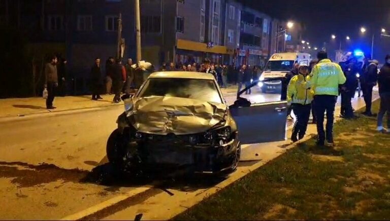 Bursa’da iki otomobil çarpıştı: 4 yaralı – Son Dakika Türkiye Haberleri
