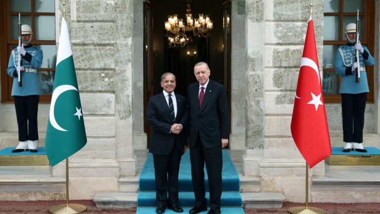 Pakistan Başbakanı Şerif’ten Pakistan-Türkiye dostluğu mesajı