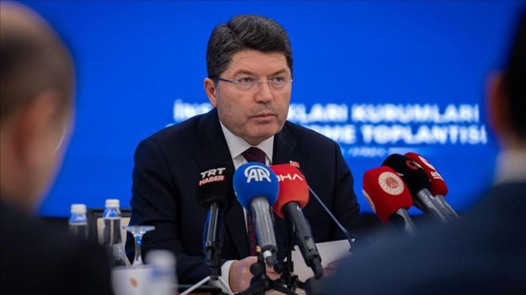 Bakan Tunç’tan DEM Parti’nin barış yasası teklifine cevap