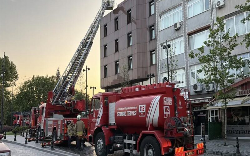 Fatih'te otel yangını: Bir can kaybı var