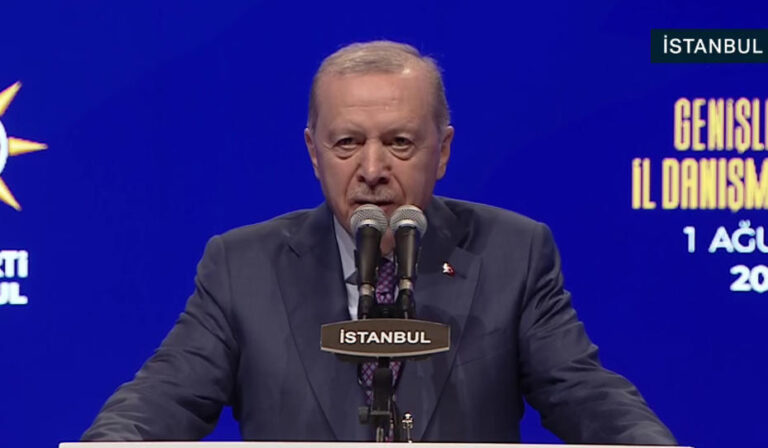 Üç belediye başkanı AK Parti’ye katıldı | Cumhurbaşkanı Erdoğan: AK Parti bir Türkiye kitabıdır